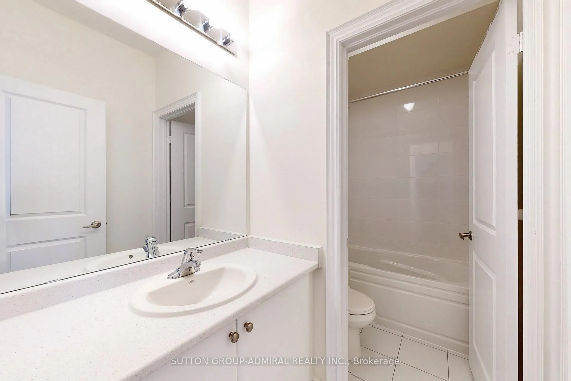 Photo 13 of 28 Tennant Circle, Vaughan, Vellore Village — HOMEH