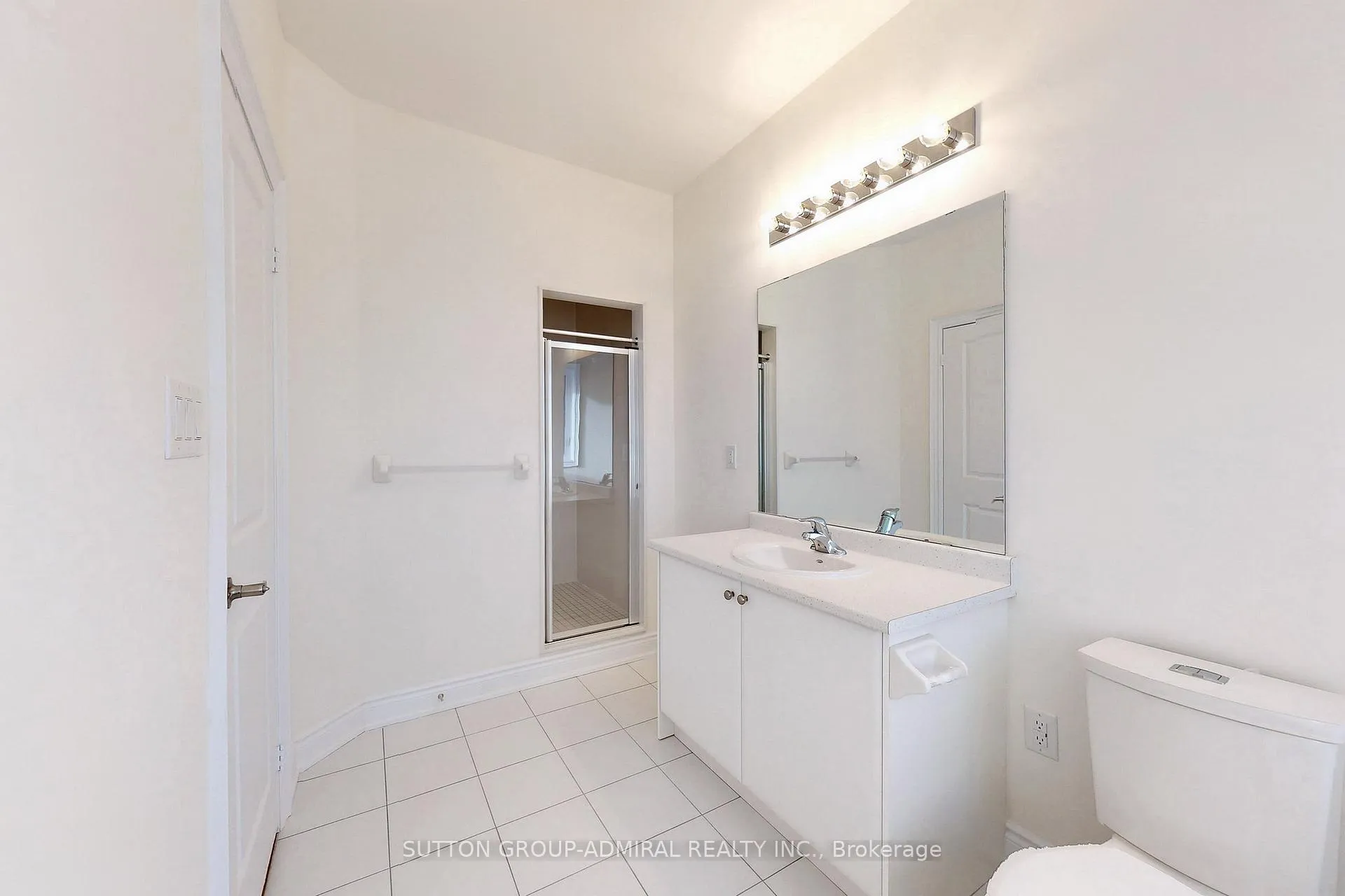 Photo 16 of 28 Tennant Circle, Vaughan, Vellore Village — HOMEH