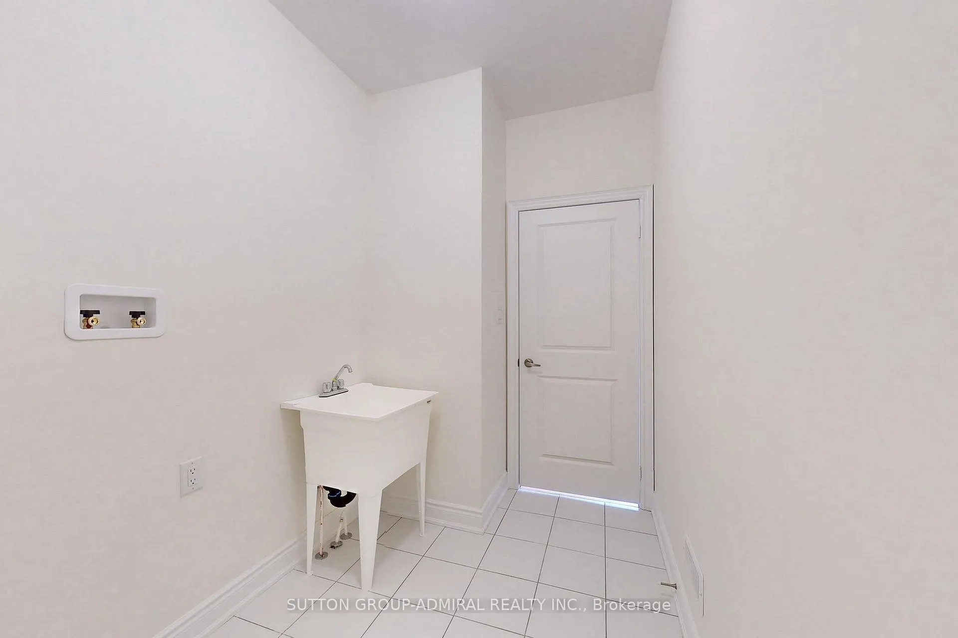 Photo 19 of 28 Tennant Circle, Vaughan, Vellore Village — HOMEH