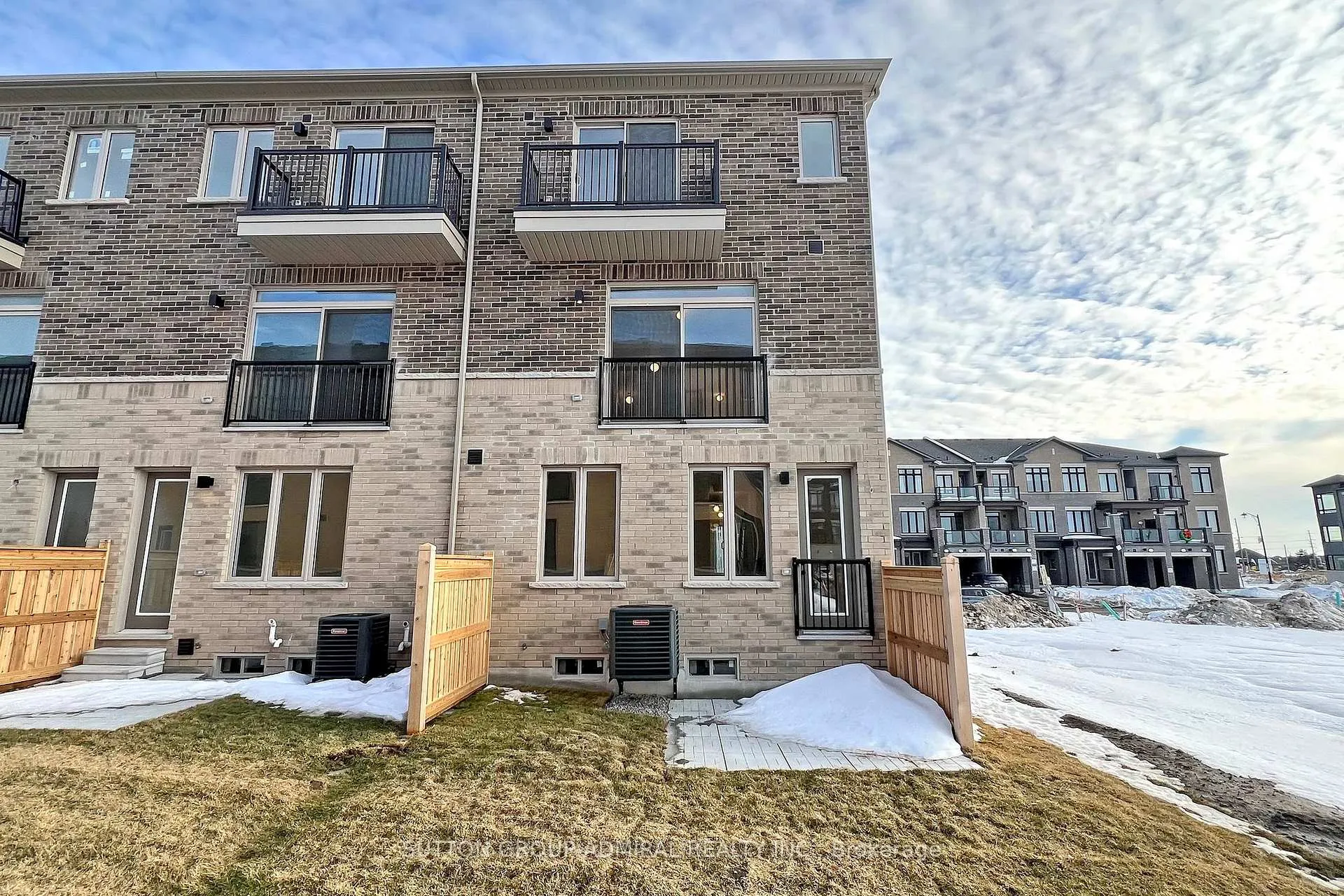 Photo 20 of 28 Tennant Circle, Vaughan, Vellore Village — HOMEH