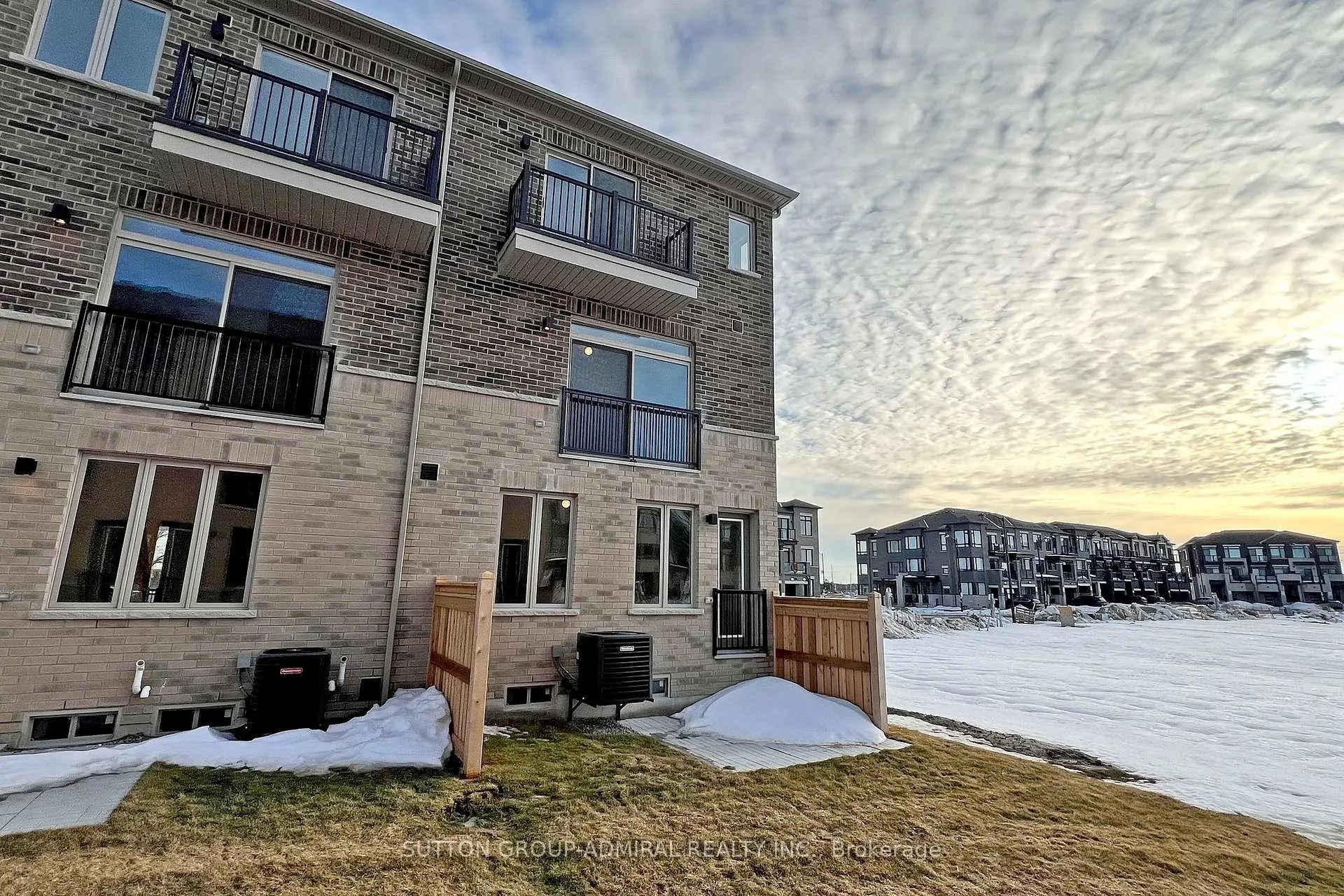 Photo 21 of 28 Tennant Circle, Vaughan, Vellore Village — HOMEH