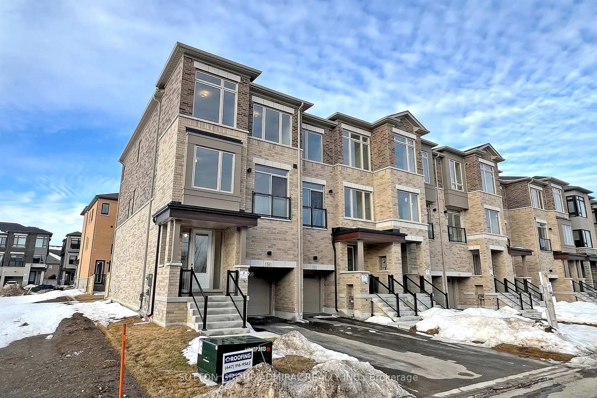 Photo 22 of 28 Tennant Circle, Vaughan, Vellore Village — HOMEH