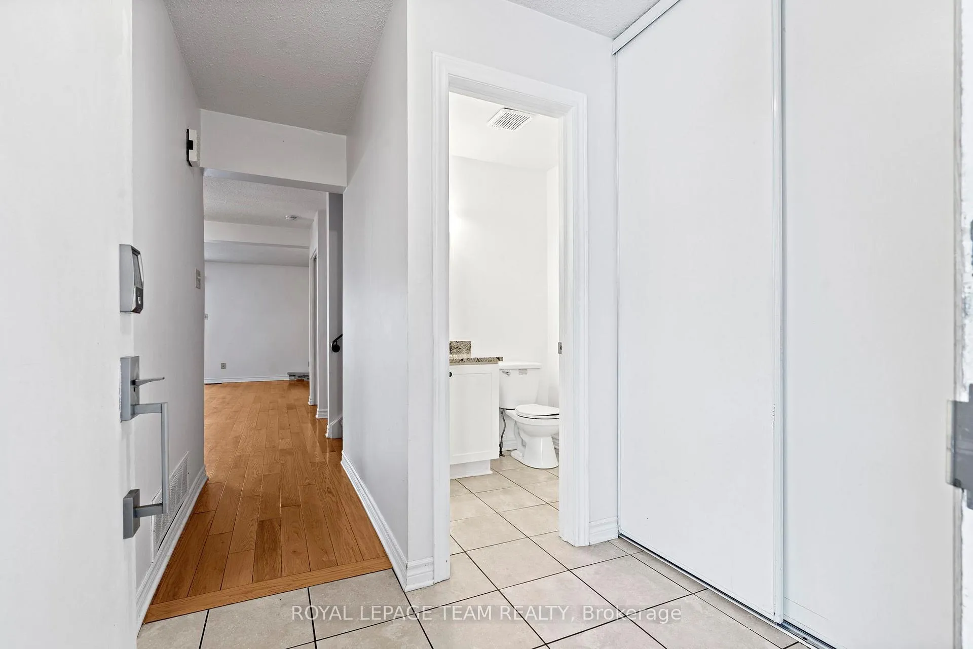 Photo 5 of 2534 Southvale Crescent, Ottawa, Sheffield Glen/Industrial Park — HOMEH