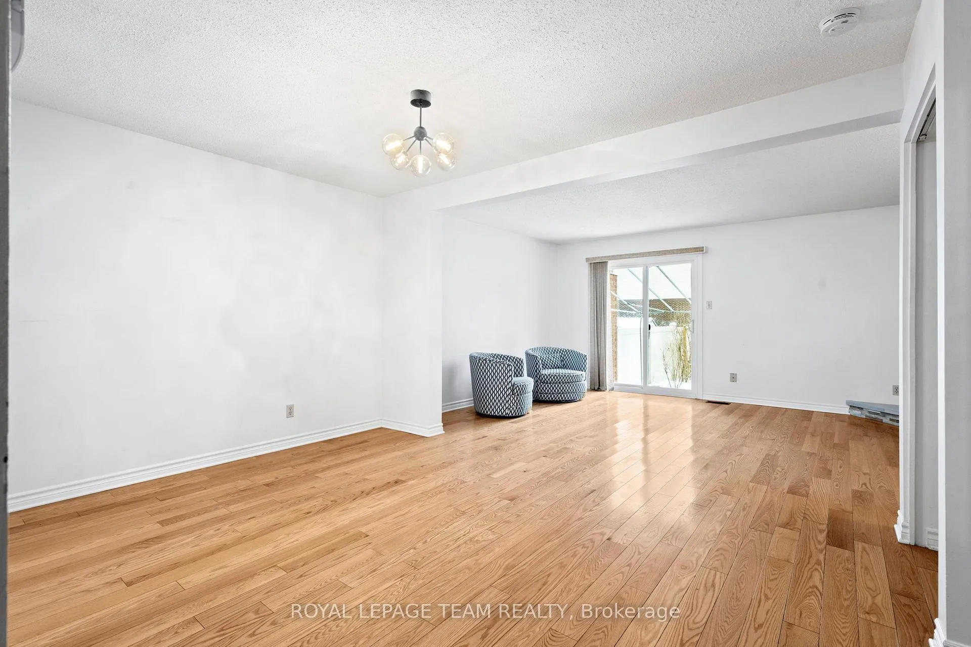 Photo 7 of 2534 Southvale Crescent, Ottawa, Sheffield Glen/Industrial Park — HOMEH
