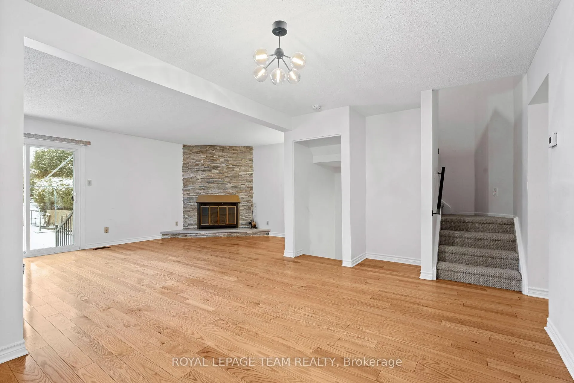 Photo 9 of 2534 Southvale Crescent, Ottawa, Sheffield Glen/Industrial Park — HOMEH