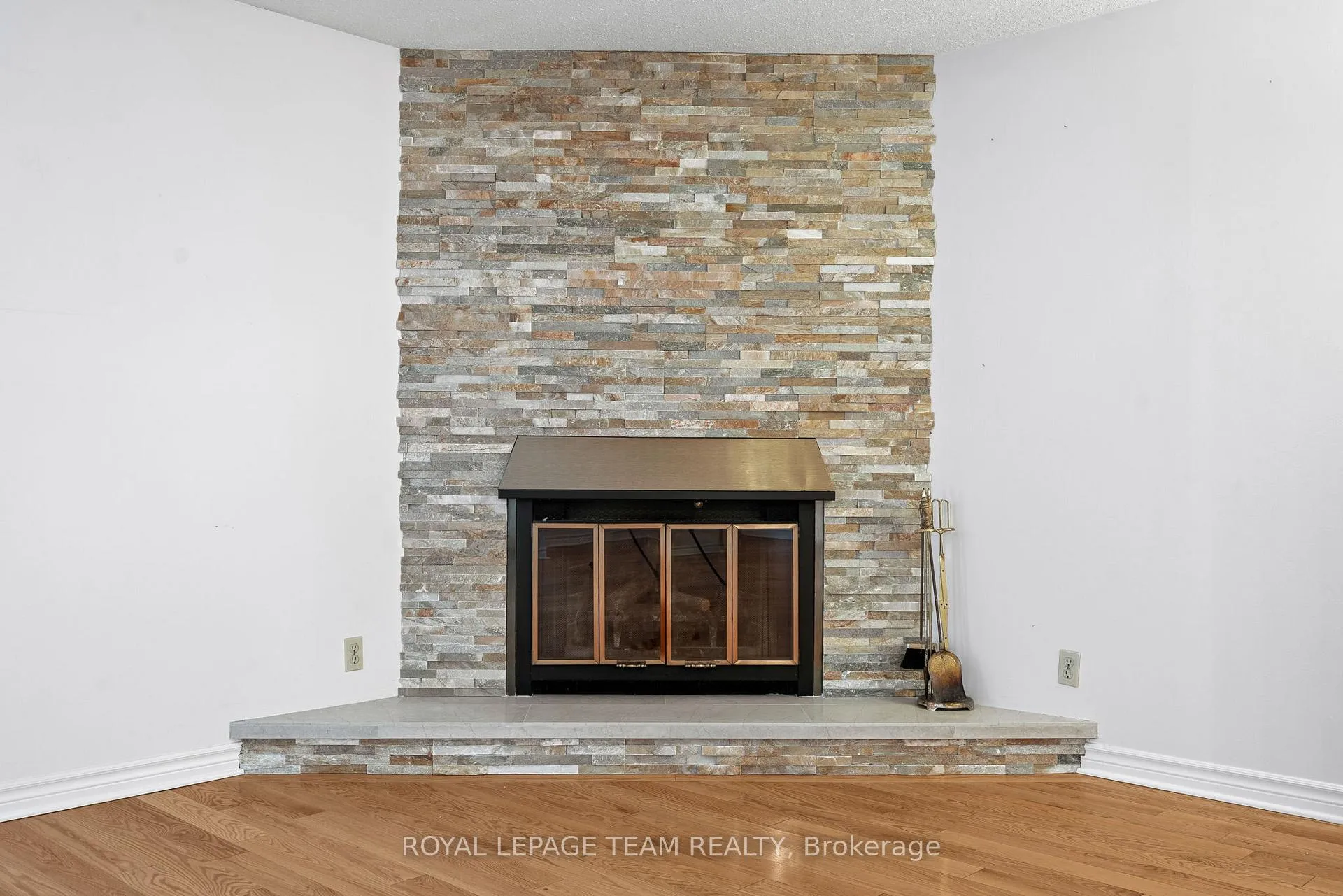 Photo 12 of 2534 Southvale Crescent, Ottawa, Sheffield Glen/Industrial Park — HOMEH