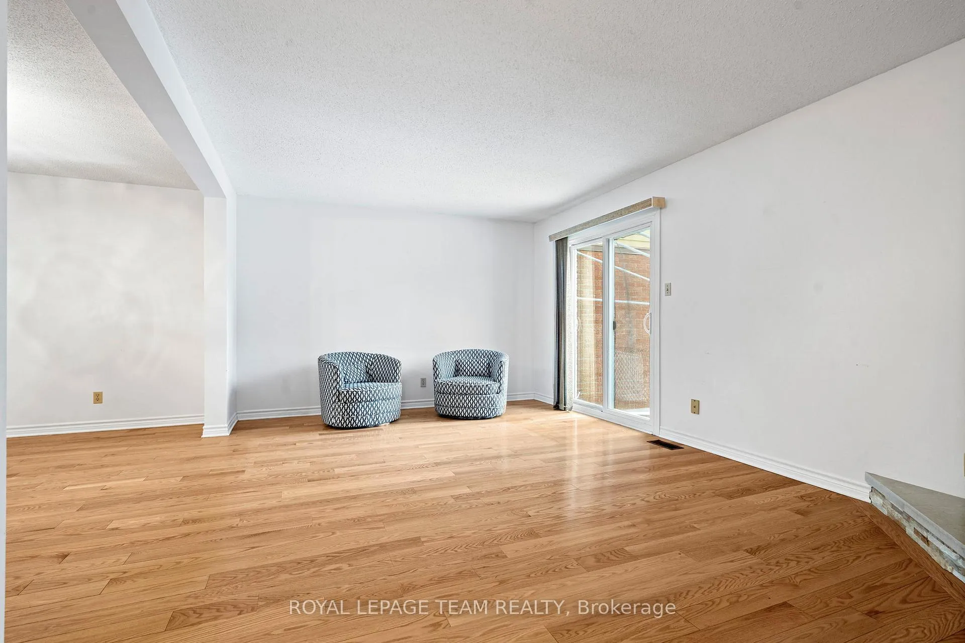 Photo 13 of 2534 Southvale Crescent, Ottawa, Sheffield Glen/Industrial Park — HOMEH