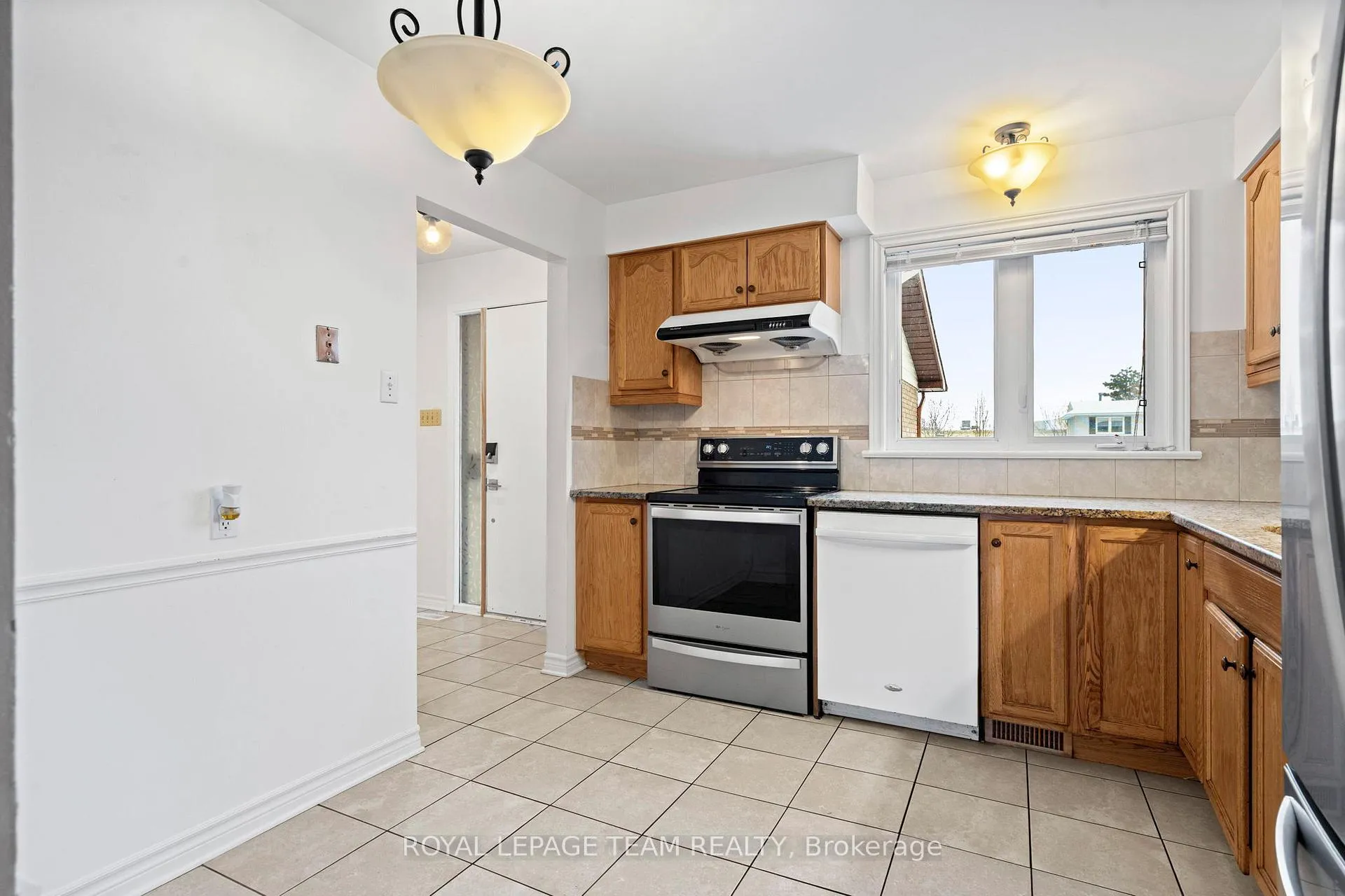 Photo 14 of 2534 Southvale Crescent, Ottawa, Sheffield Glen/Industrial Park — HOMEH