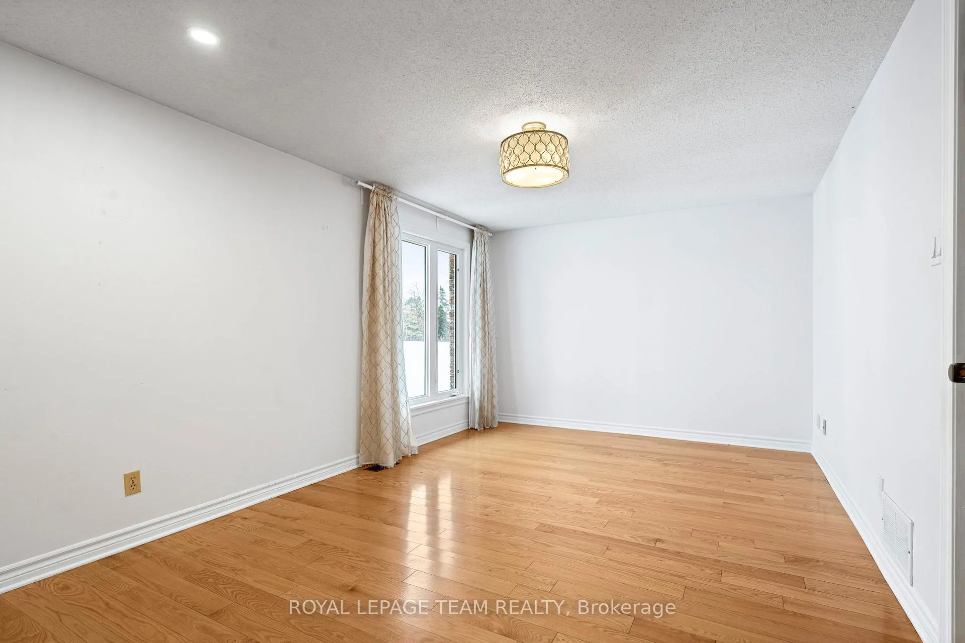 Photo 19 of 2534 Southvale Crescent, Ottawa, Sheffield Glen/Industrial Park — HOMEH