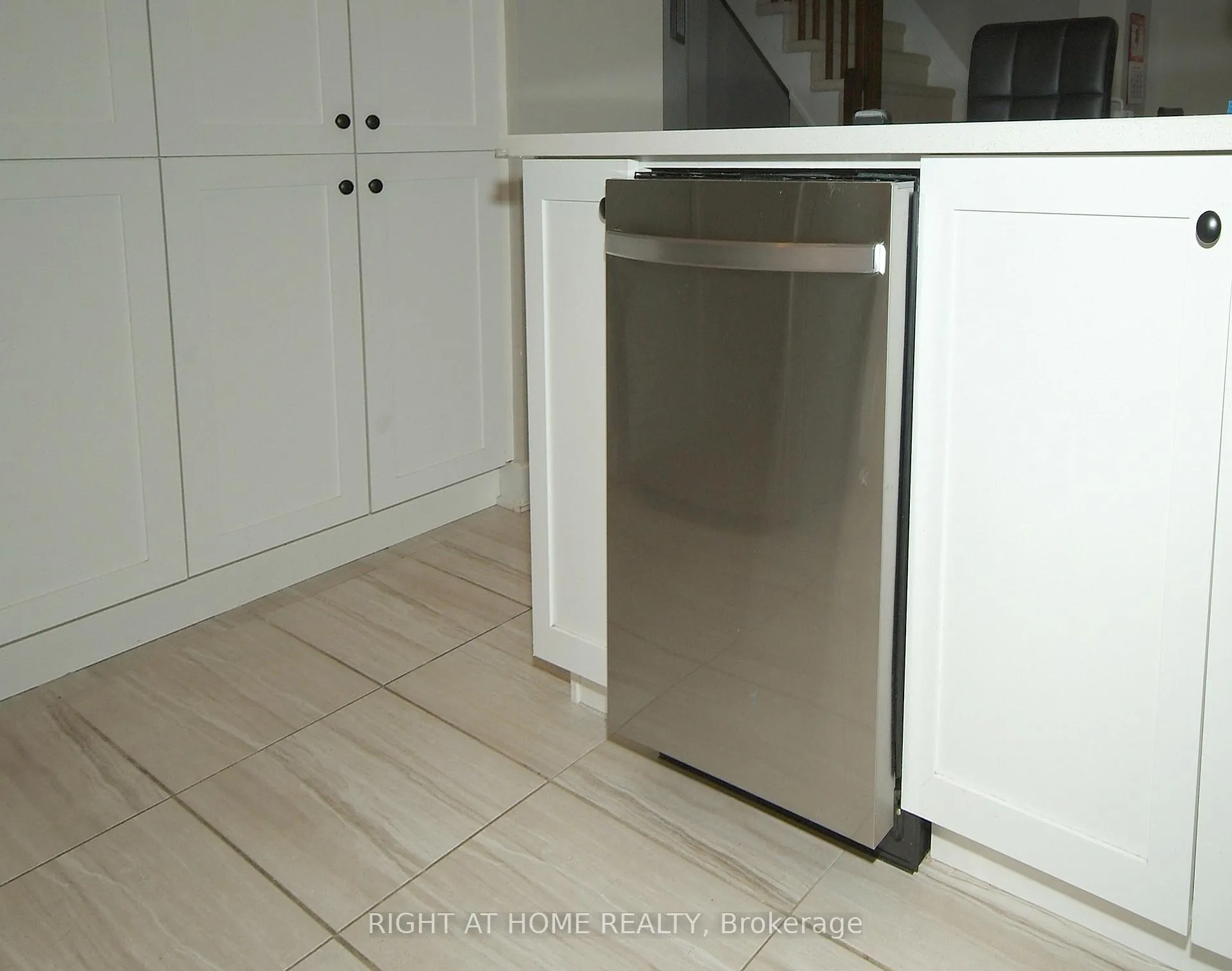 Photo 4 of 733 Twist Way, Ottawa, Kanata - Emerald Meadows/Trailwest — HOMEH