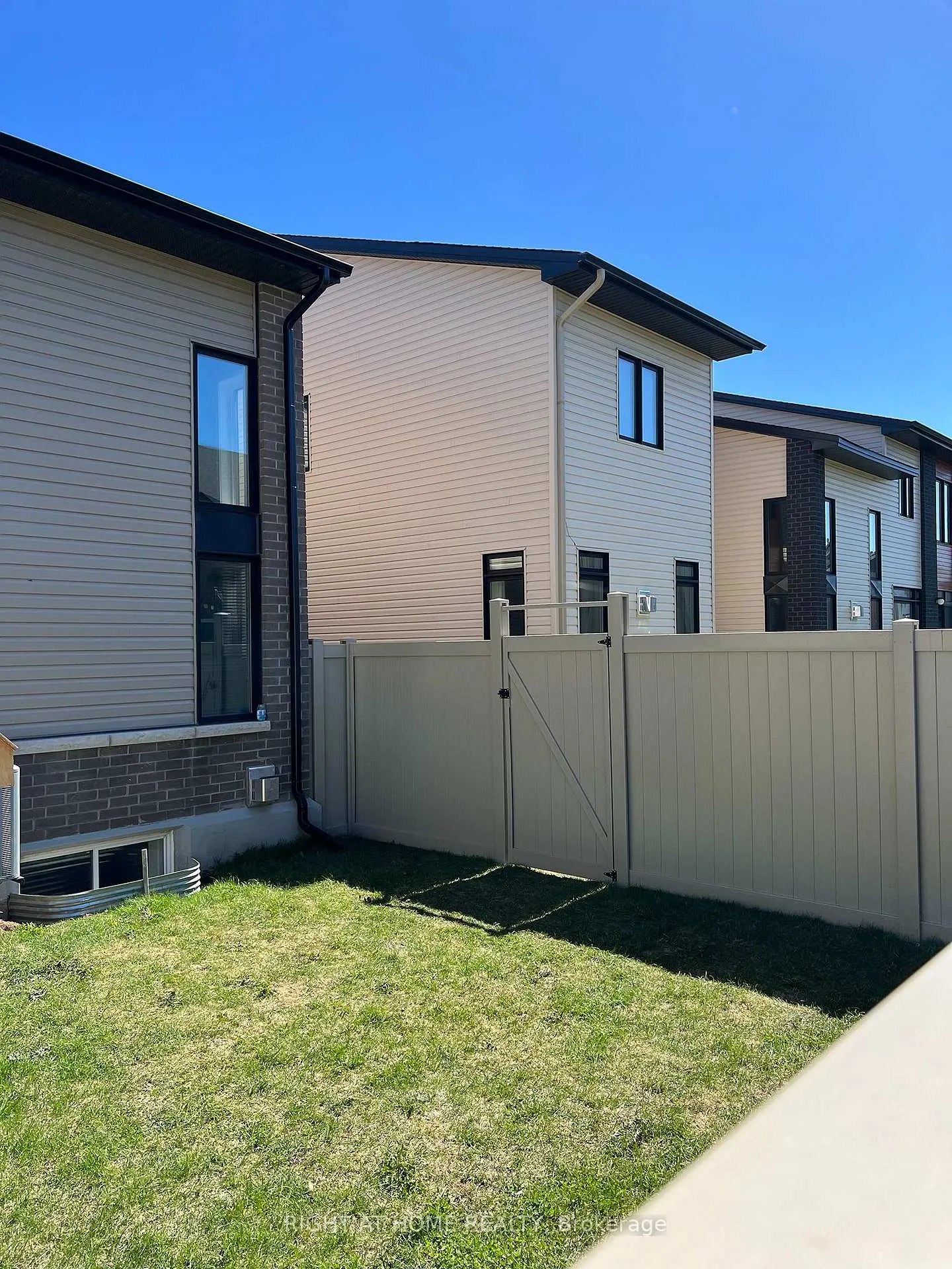 Photo 15 of 733 Twist Way, Ottawa, Kanata - Emerald Meadows/Trailwest — HOMEH