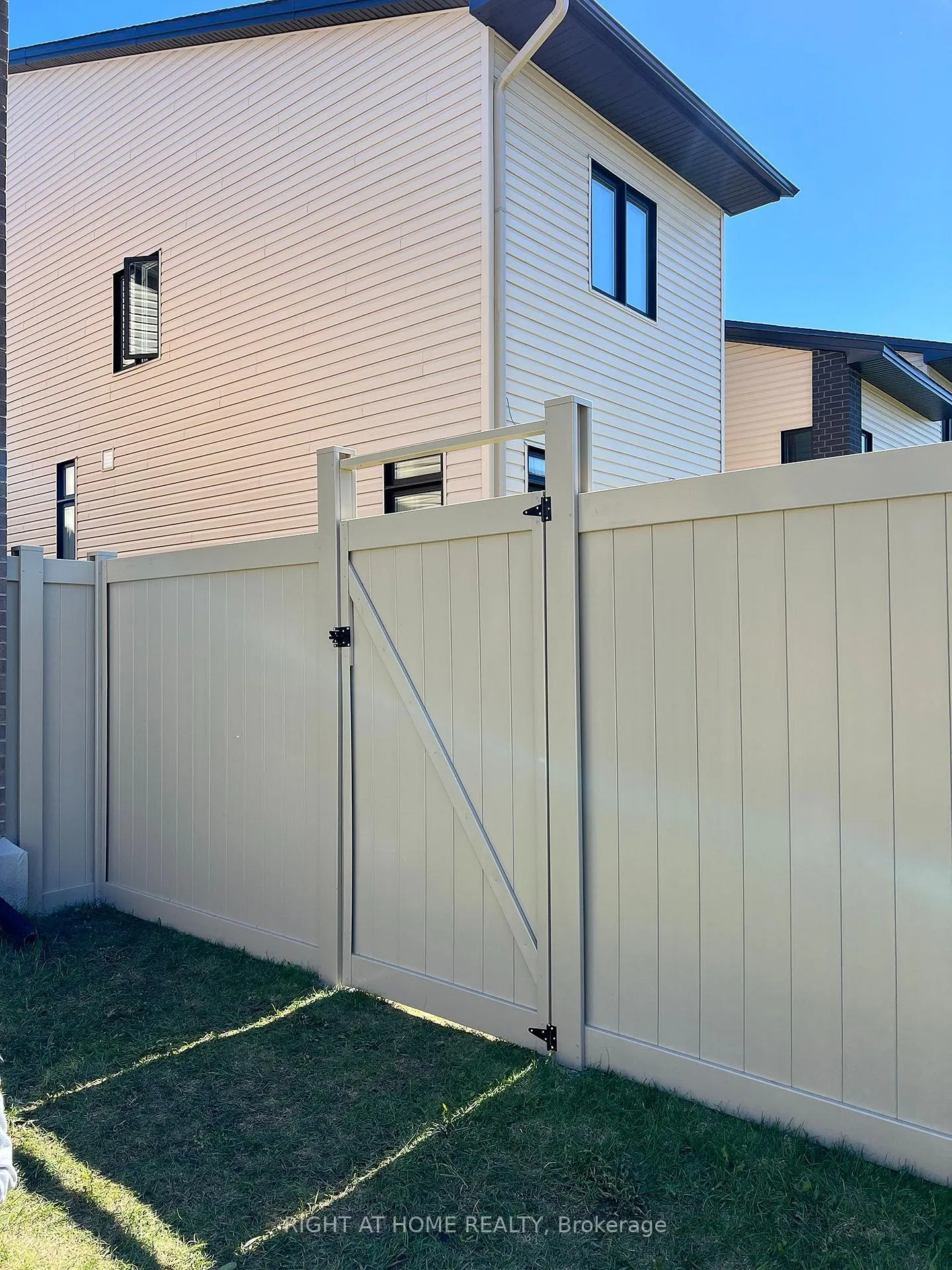 Photo 16 of 733 Twist Way, Ottawa, Kanata - Emerald Meadows/Trailwest — HOMEH
