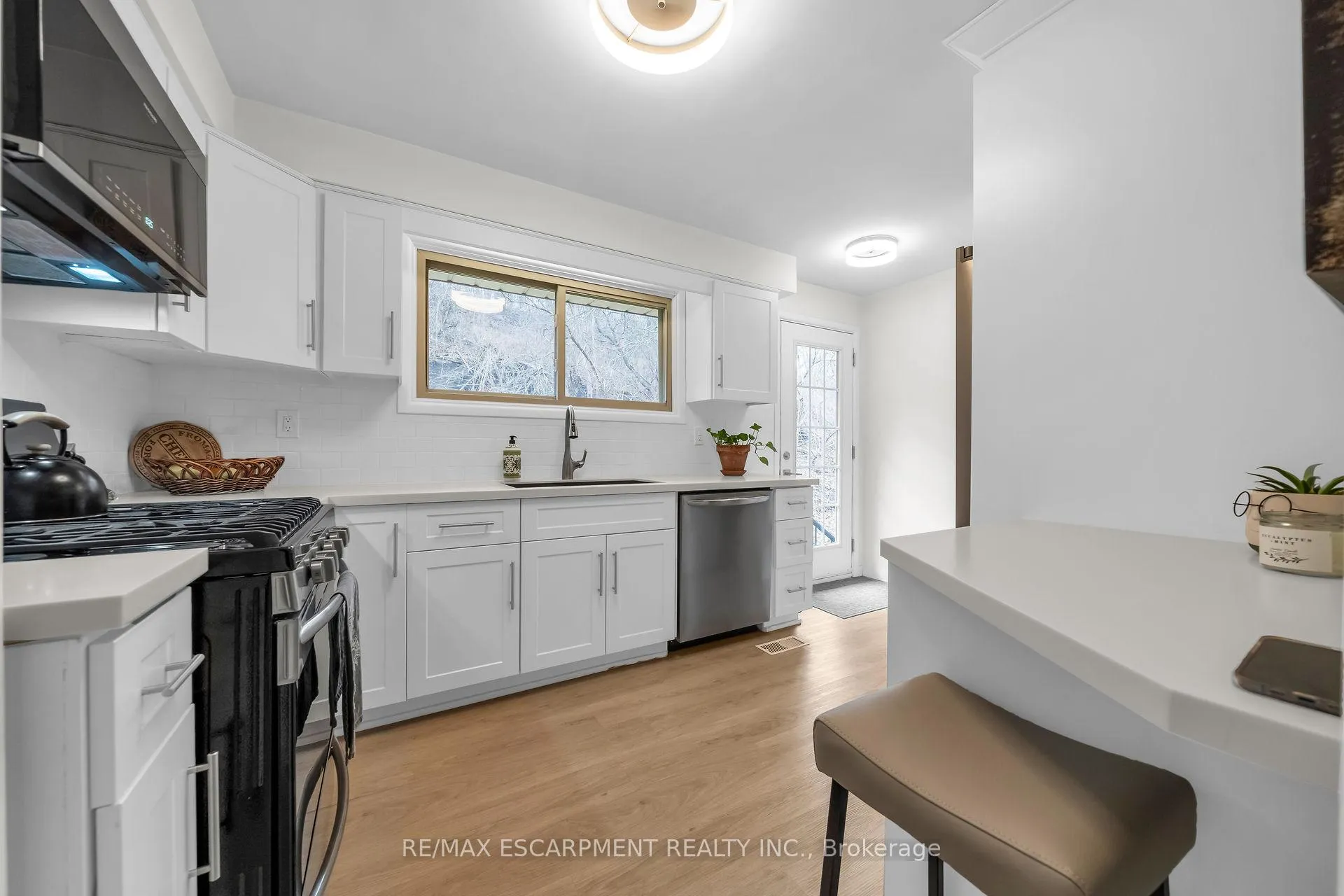 Photo 8 of 616 Mill Street S, Hamilton, Ancaster — HOMEH