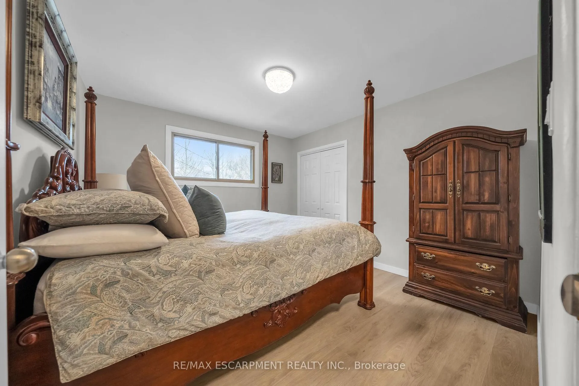 Photo 11 of 616 Mill Street S, Hamilton, Ancaster — HOMEH