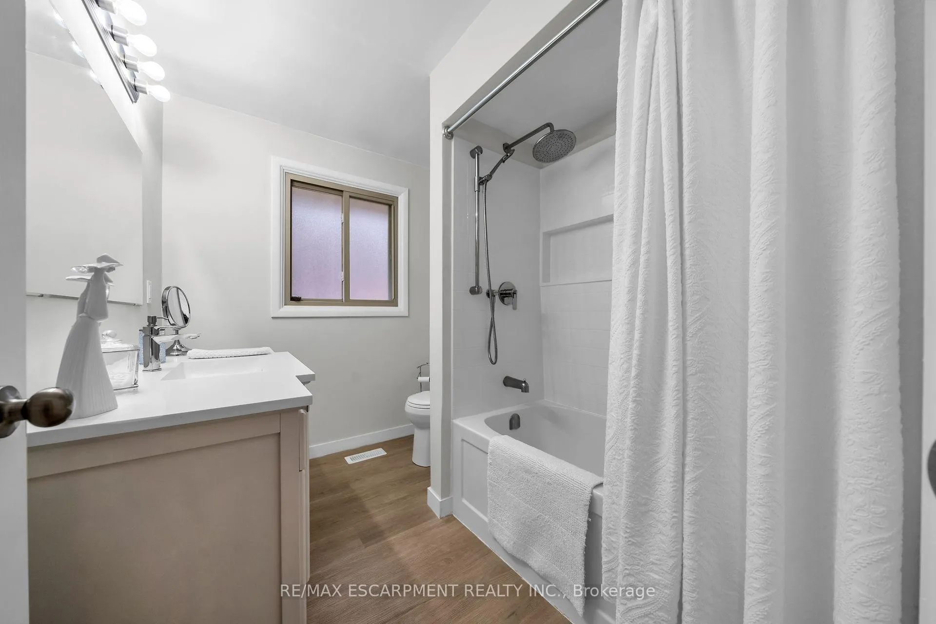 Photo 13 of 616 Mill Street S, Hamilton, Ancaster — HOMEH