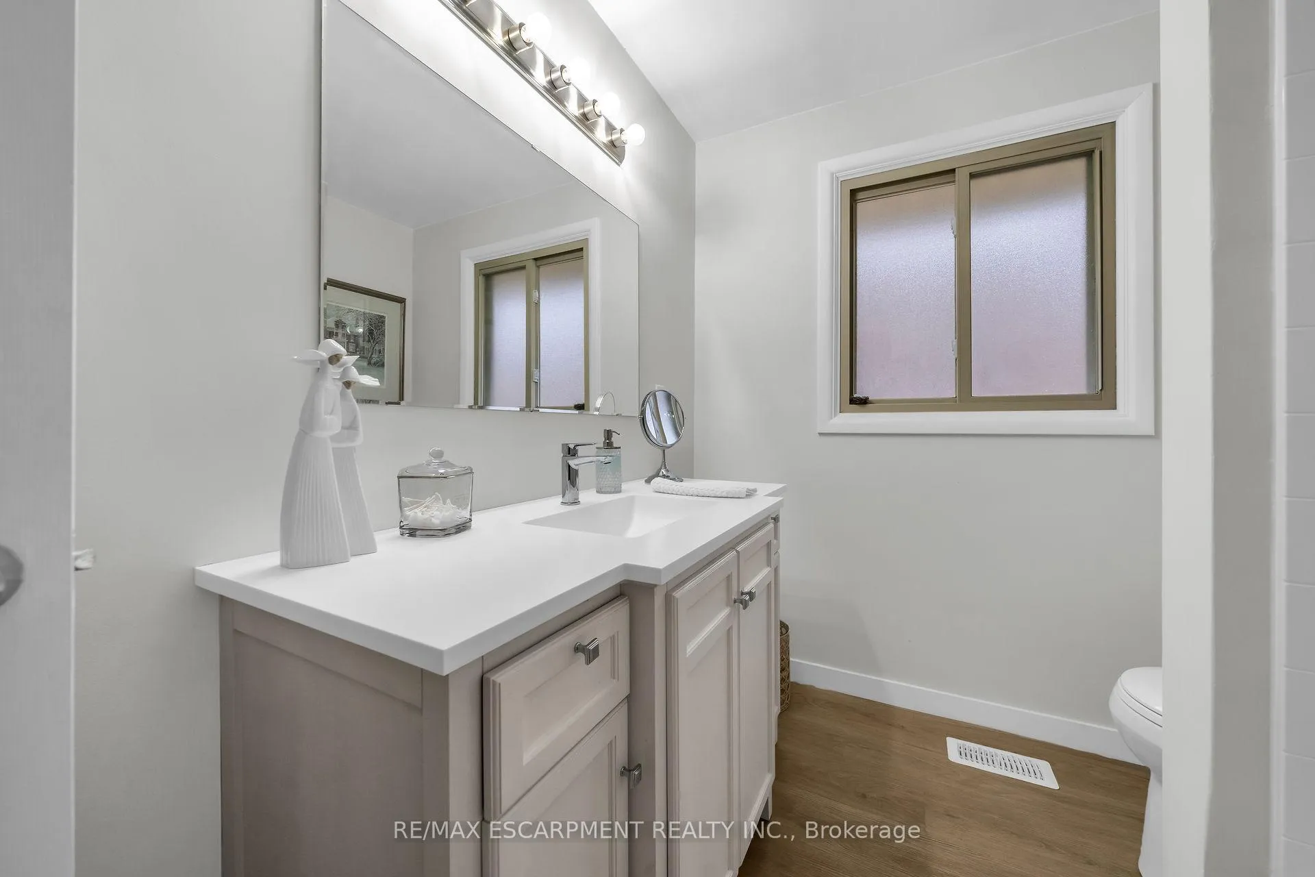 Photo 14 of 616 Mill Street S, Hamilton, Ancaster — HOMEH