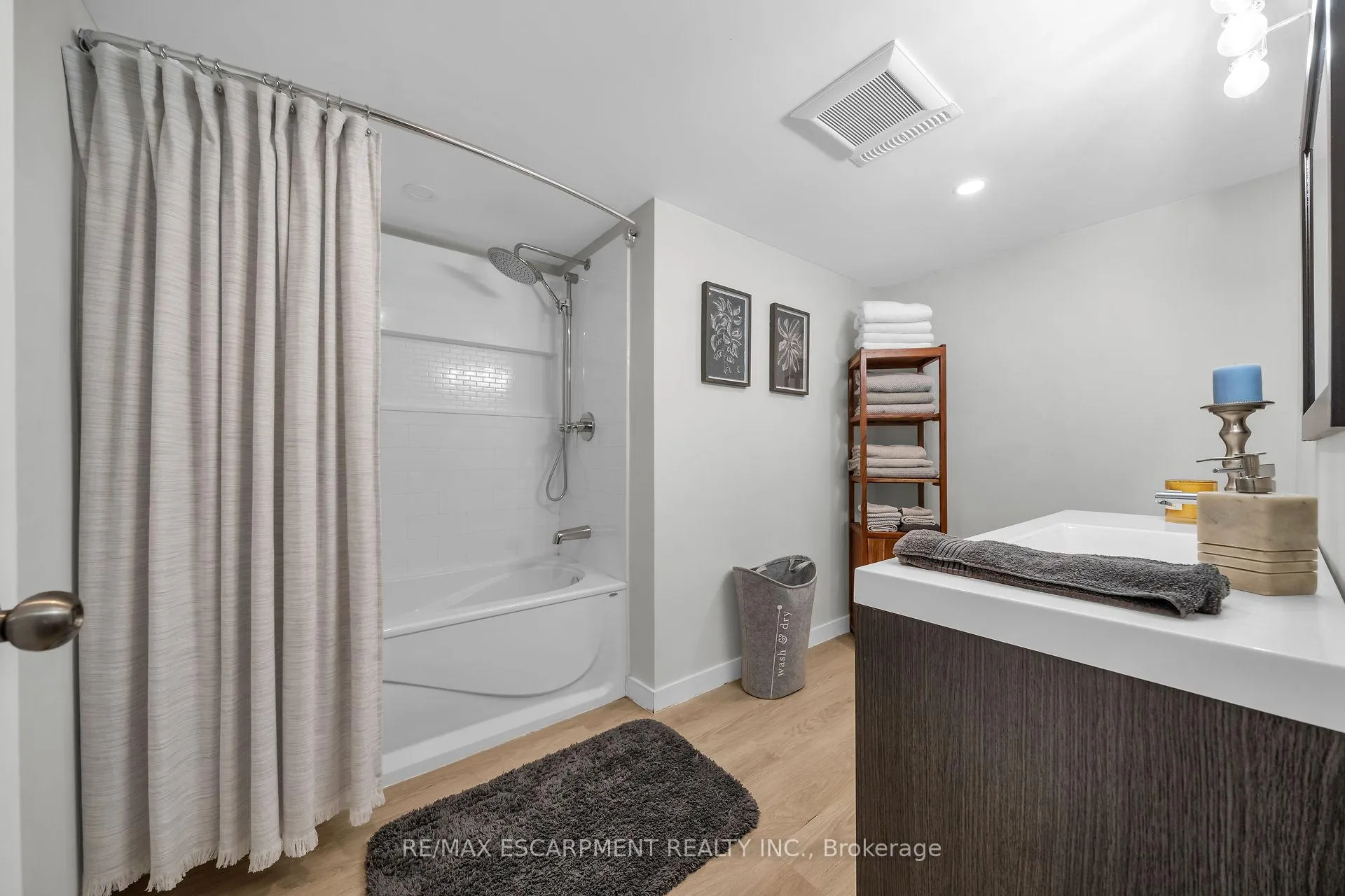 Photo 21 of 616 Mill Street S, Hamilton, Ancaster — HOMEH