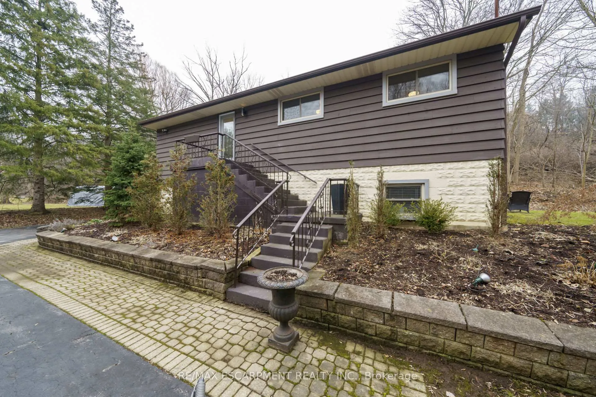 Photo 24 of 616 Mill Street S, Hamilton, Ancaster — HOMEH