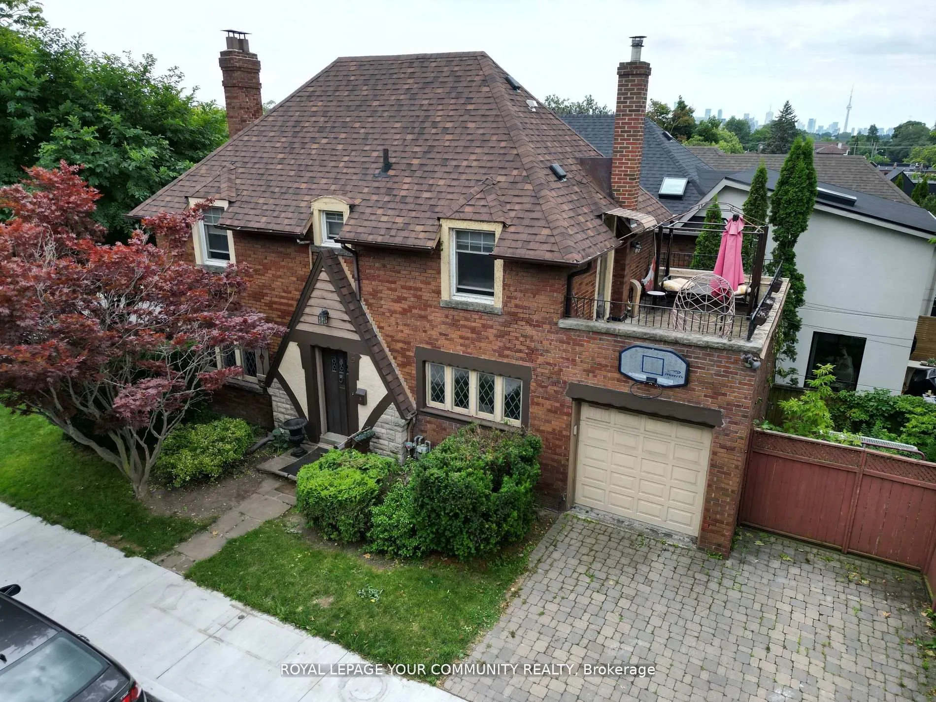 Photo 2 of 5 Crestview Road, Toronto, Lawrence Park South — HOMEH