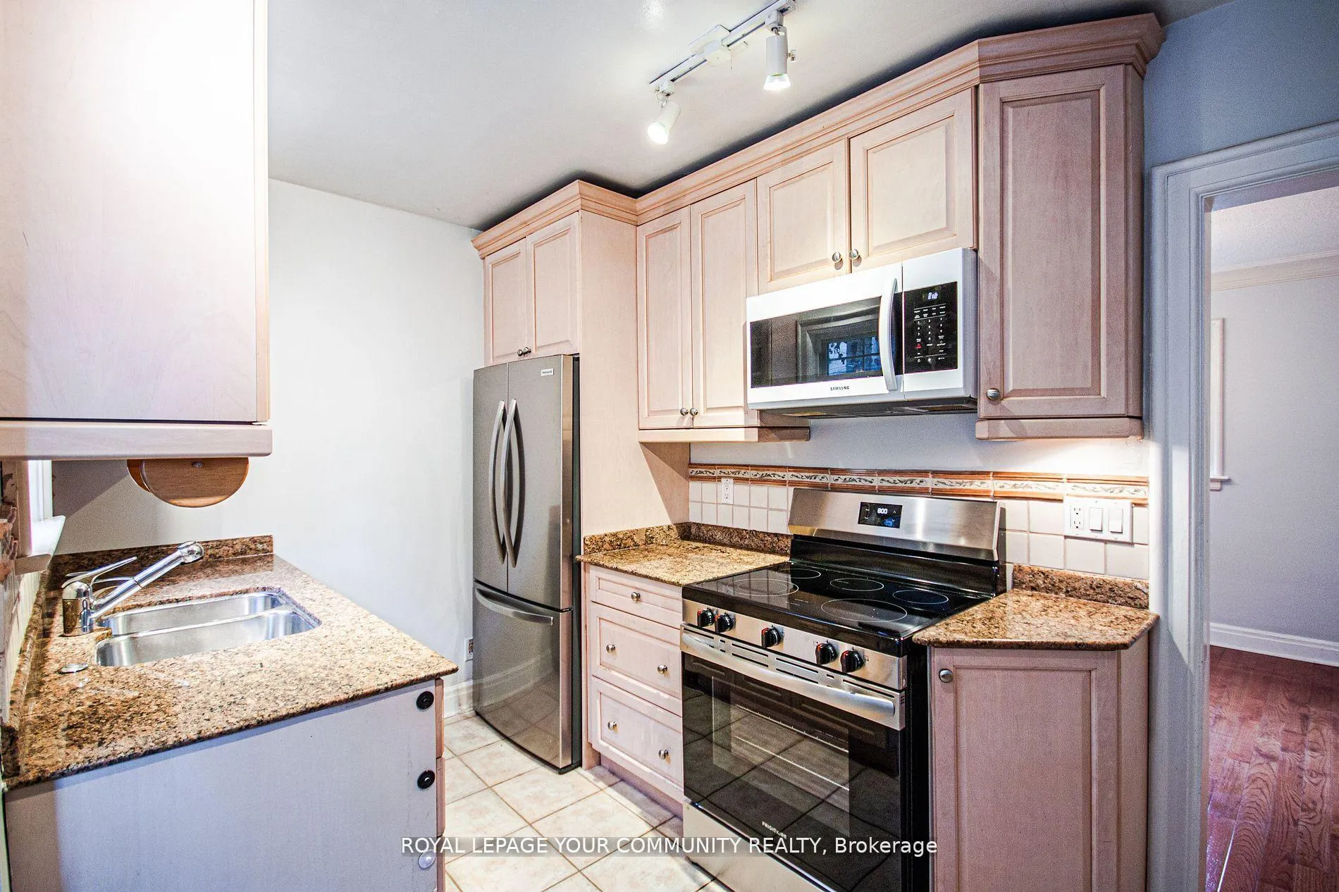 Photo 9 of 5 Crestview Road, Toronto, Lawrence Park South — HOMEH