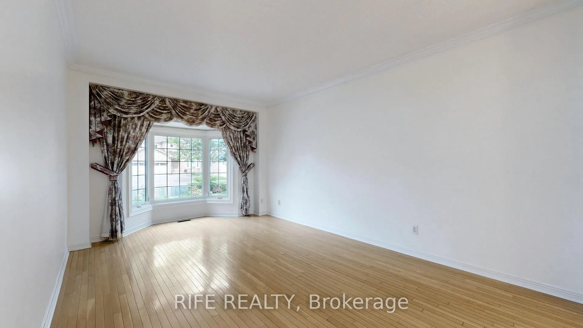 Photo 3 of 79 Fawnbrook Circle, Markham, Markville — HOMEH
