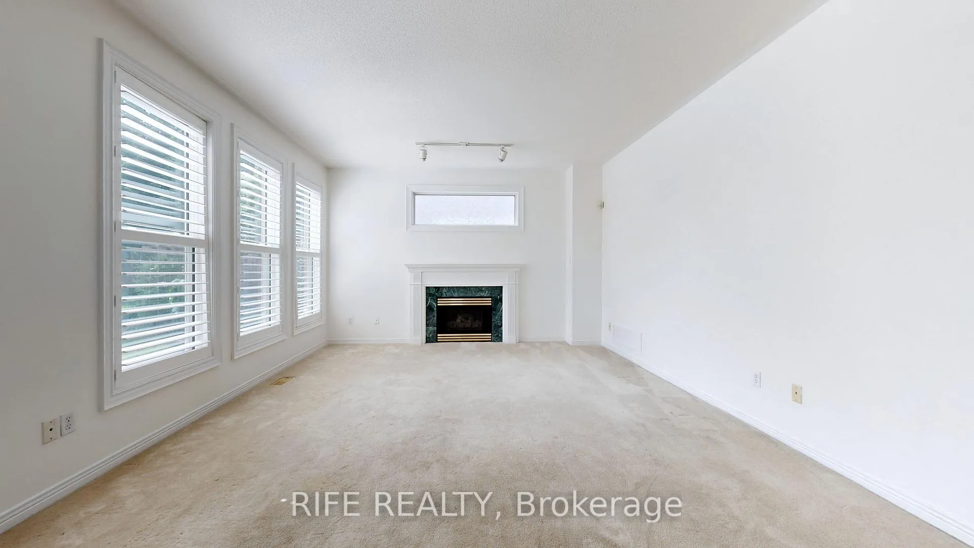 Photo 9 of 79 Fawnbrook Circle, Markham, Markville — HOMEH