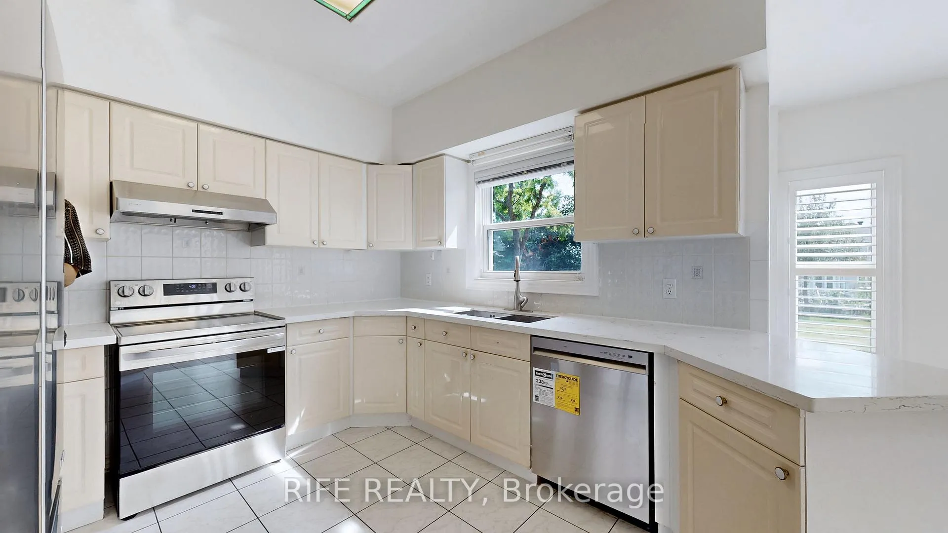 Photo 15 of 79 Fawnbrook Circle, Markham, Markville — HOMEH