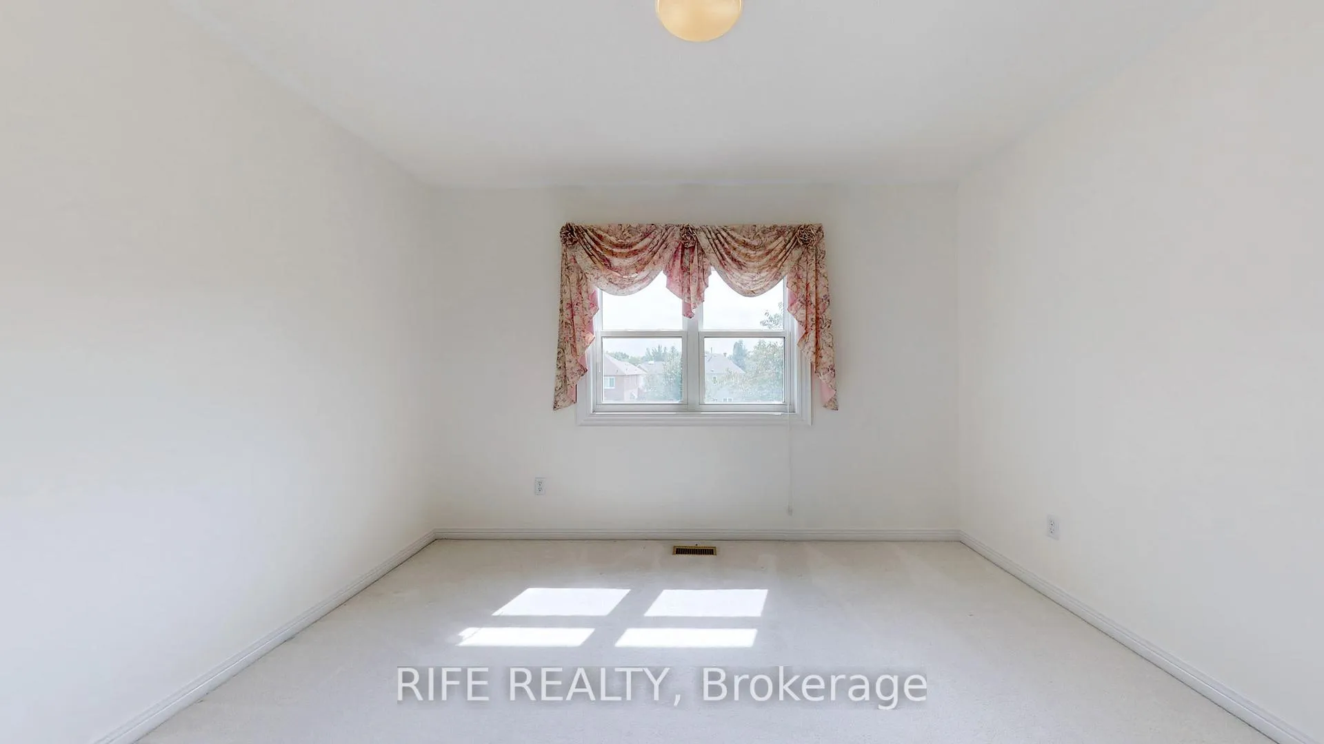 Photo 32 of 79 Fawnbrook Circle, Markham, Markville — HOMEH