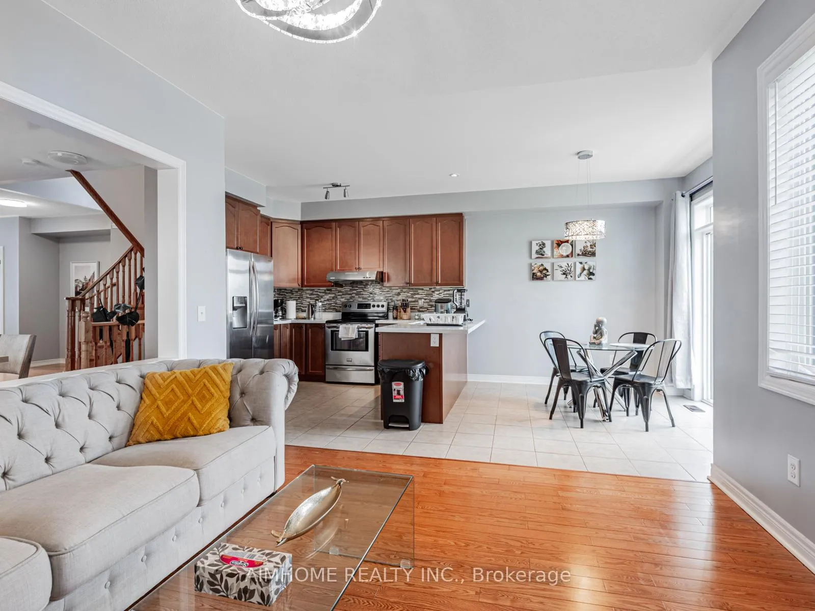 Photo 12 of 93 James Govan Drive, Whitby, Port Whitby — HOMEH