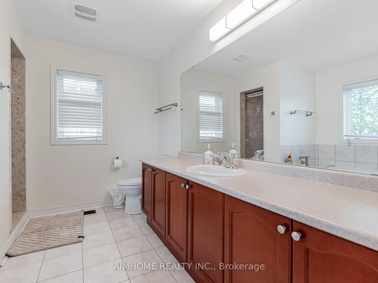 Photo 22 of 93 James Govan Drive, Whitby, Port Whitby — HOMEH