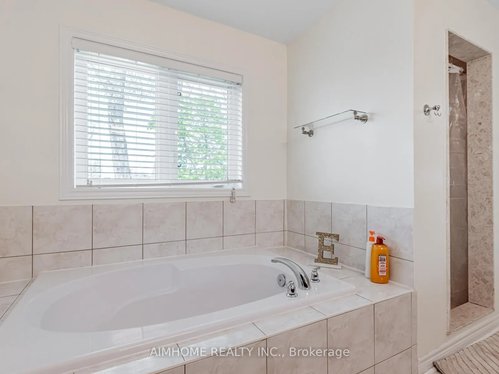 Photo 23 of 93 James Govan Drive, Whitby, Port Whitby — HOMEH