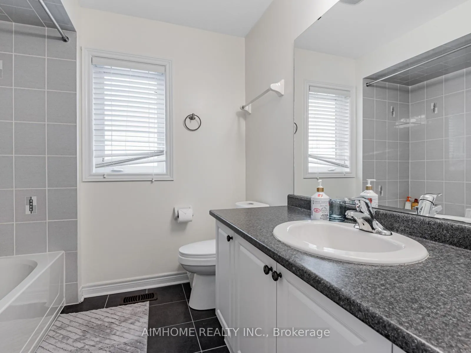Photo 26 of 93 James Govan Drive, Whitby, Port Whitby — HOMEH