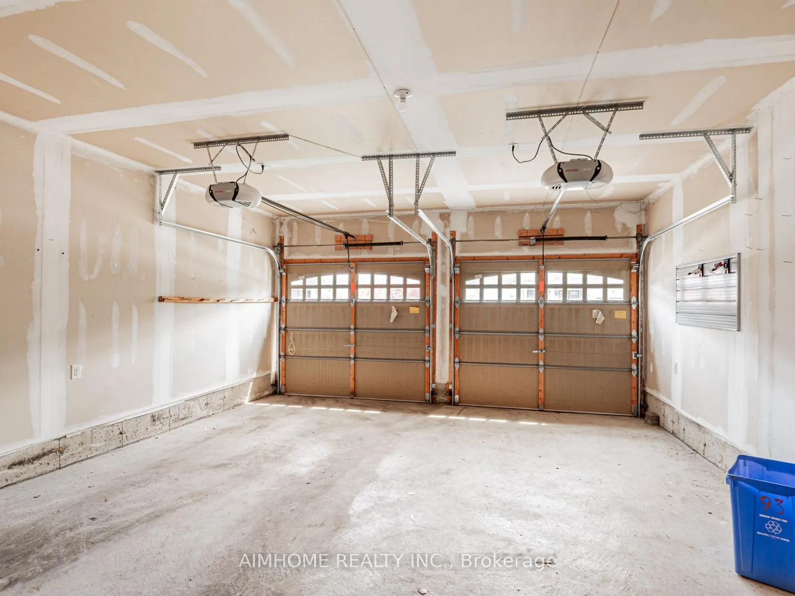 Photo 28 of 93 James Govan Drive, Whitby, Port Whitby — HOMEH