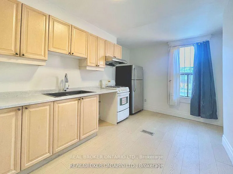 Photo 4 of Unit Upper, 26 Carr Street, Toronto, Kensington-Chinatown — HOMEH