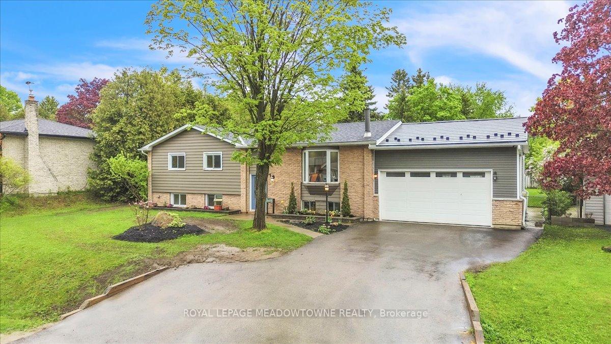 Photo 2 of 32 Douglas Crescent, Erin, Rural Erin — HOMEH