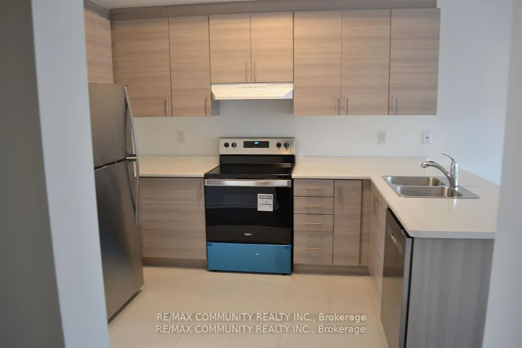 Photo 2 of 811 Stanstead Path, Oshawa, Samac — HOMEH