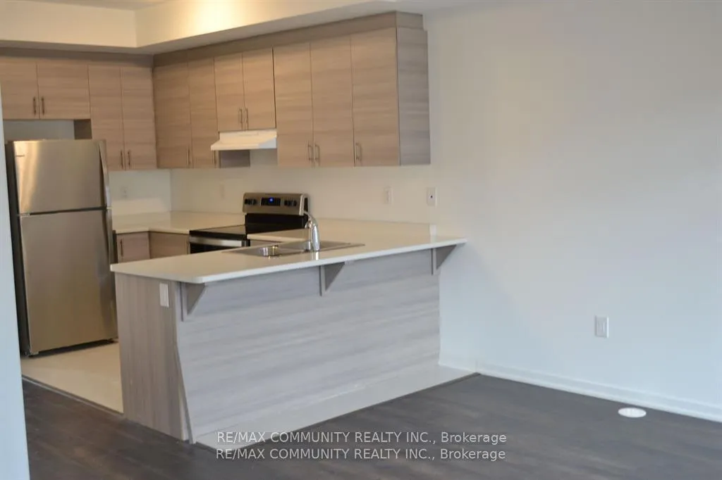 Photo 3 of 811 Stanstead Path, Oshawa, Samac — HOMEH