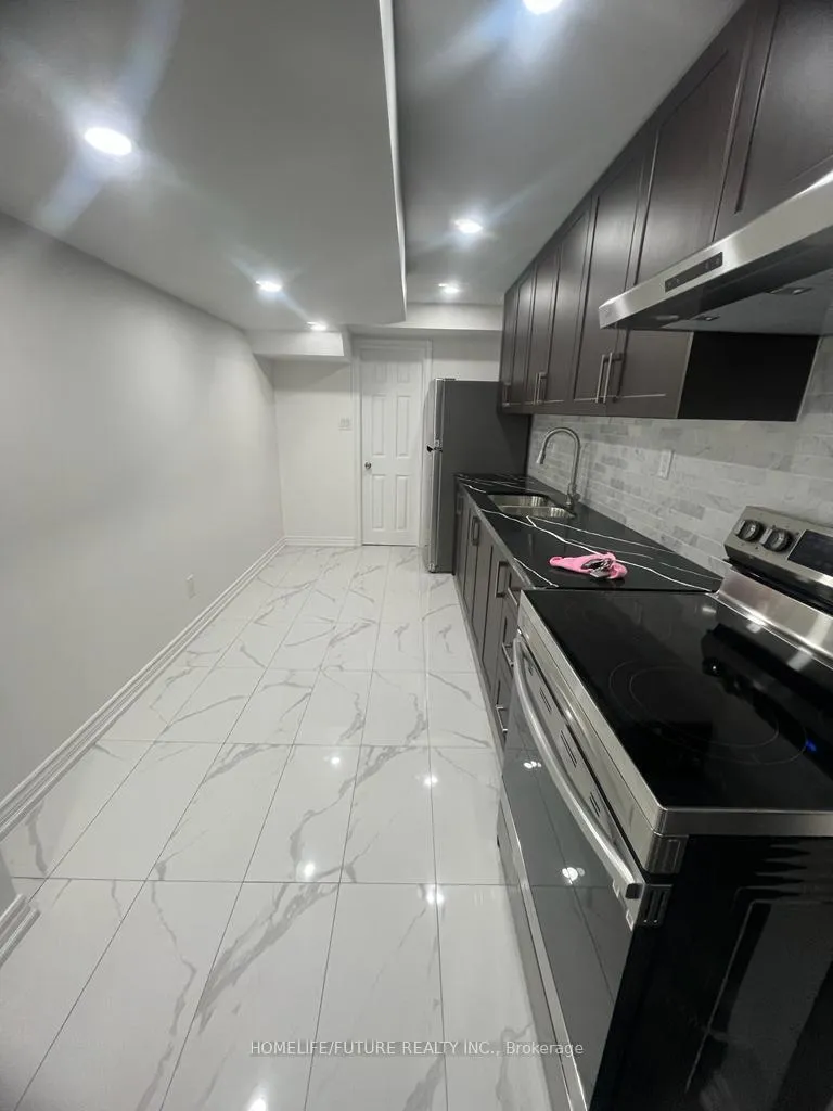 Photo 2 of 10 Reign Lane, Markham, Cedarwood — HOMEH