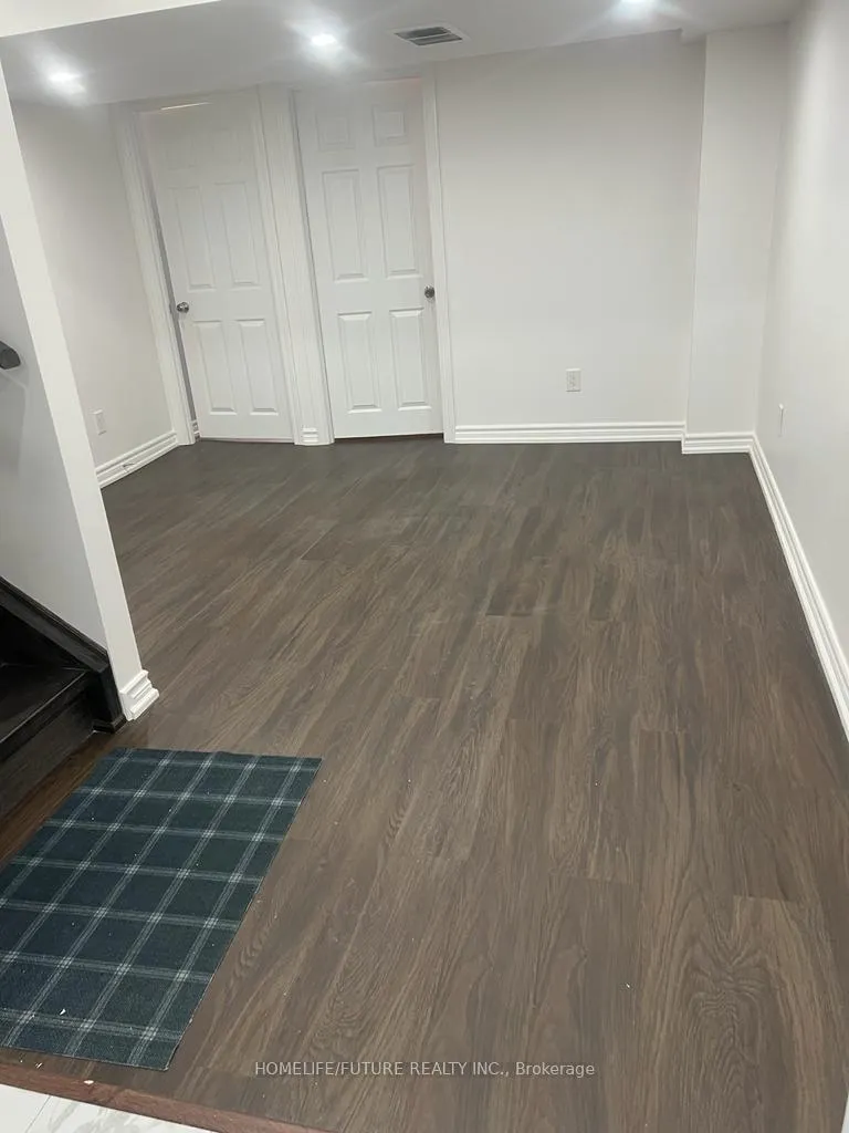 Photo 5 of 10 Reign Lane, Markham, Cedarwood — HOMEH