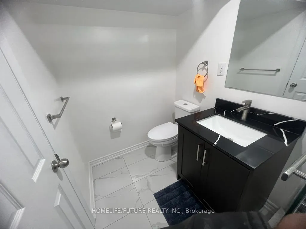Photo 7 of 10 Reign Lane, Markham, Cedarwood — HOMEH