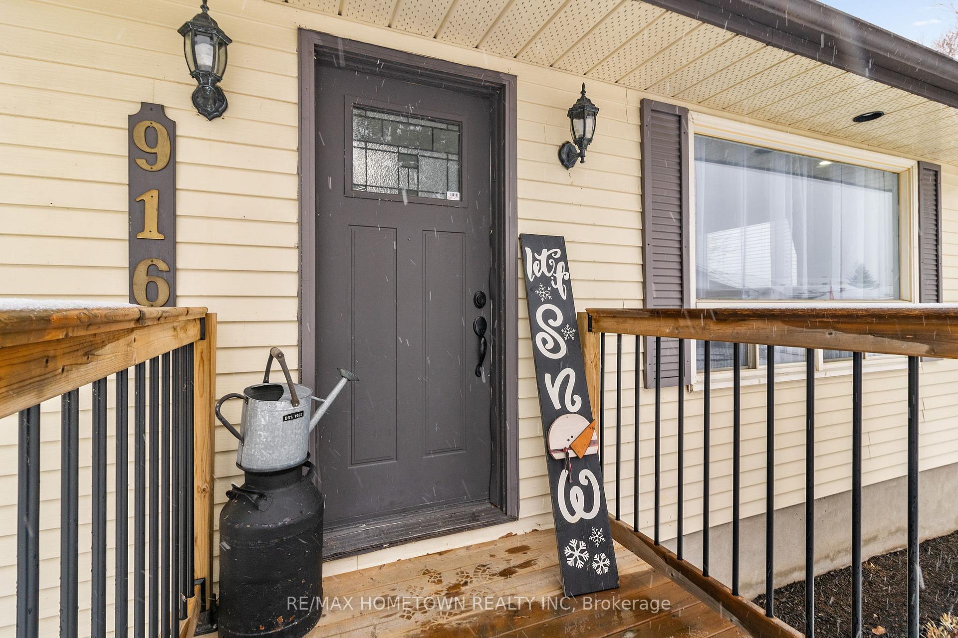 Photo 2 of 916 George Street, Edwardsburgh/Cardinal, Town of Cardinal — HOMEH