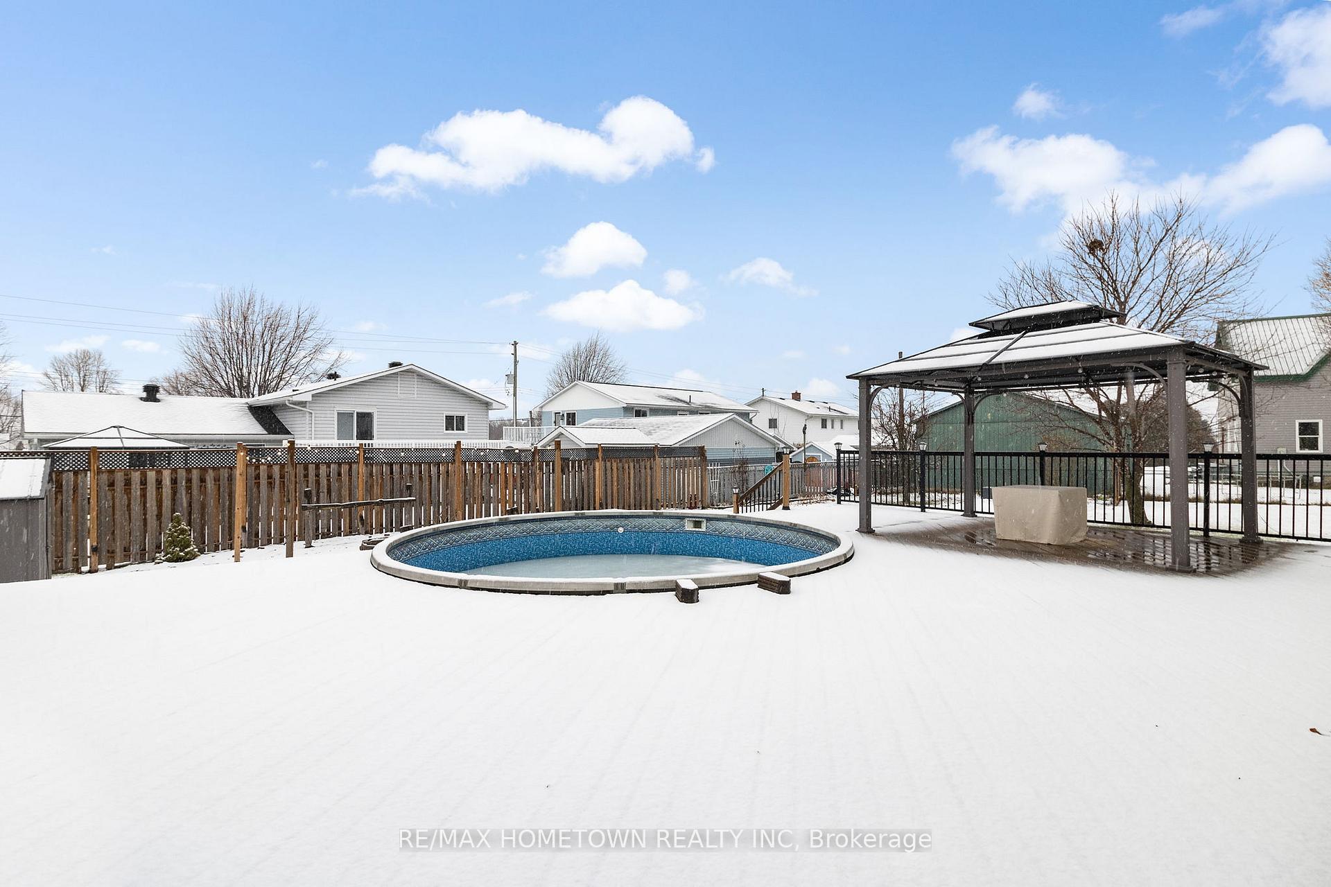 Photo 36 of 916 George Street, Edwardsburgh/Cardinal, Town of Cardinal — HOMEH