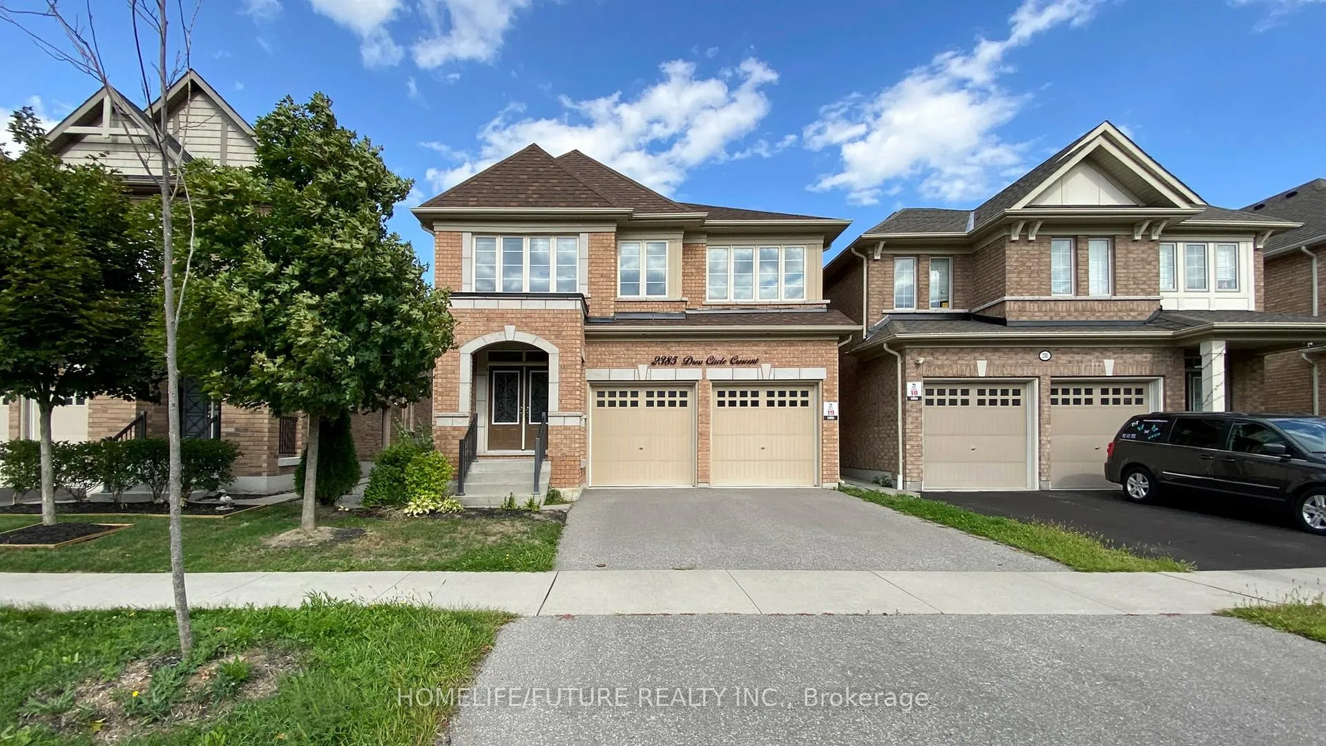 Front of 2385 Dress Circle Crescent