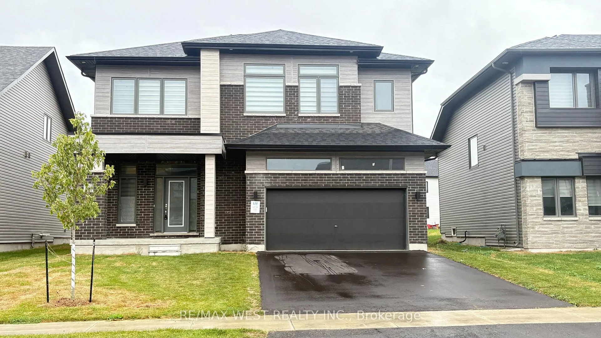 Front of 3162 Searidge Street