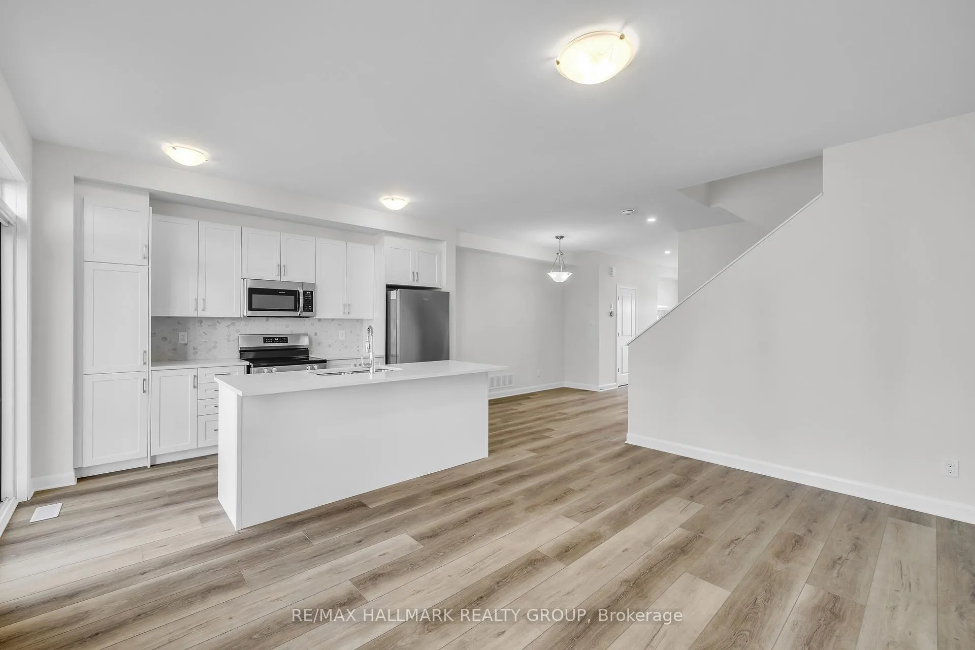 Photo 4 of 2526 Esprit Drive, Ottawa, Avalon East — HOMEH