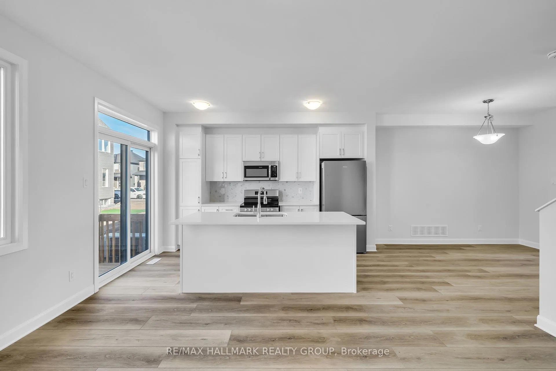 Photo 8 of 2526 Esprit Drive, Ottawa, Avalon East — HOMEH