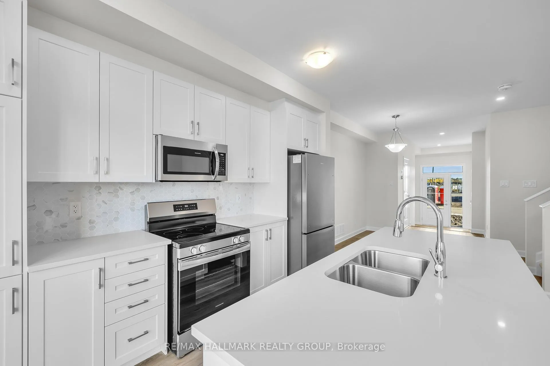 Photo 9 of 2526 Esprit Drive, Ottawa, Avalon East — HOMEH
