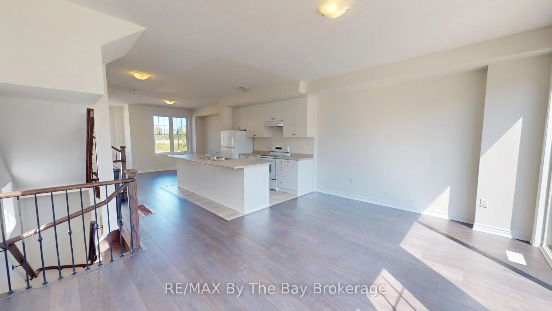 Photo 4 of 103 Surf Drive, Wasaga Beach — HOMEH