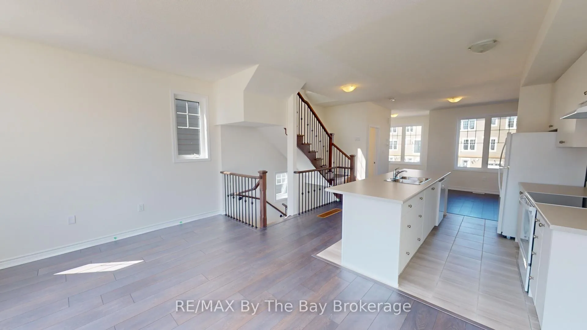Photo 5 of 103 Surf Drive, Wasaga Beach — HOMEH