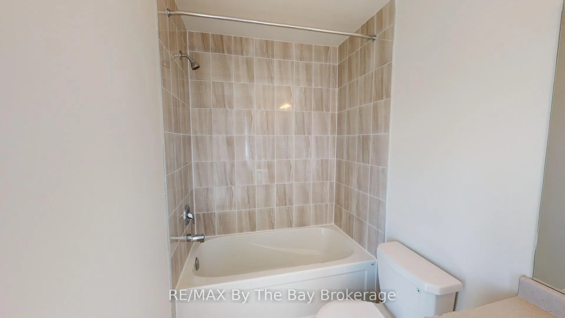 Photo 12 of 103 Surf Drive, Wasaga Beach — HOMEH